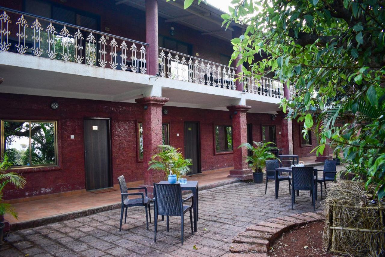 Hotel On The Rocks Mahabaleshwar Exterior photo